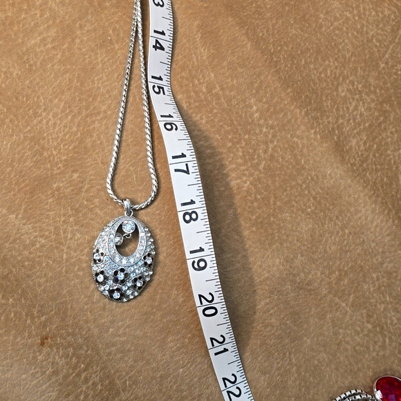 Silver tone pendant - Picture 6 of 8